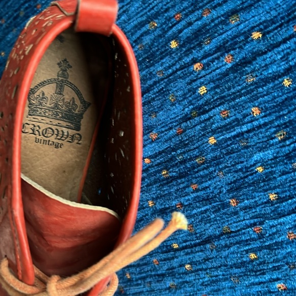 Crown Vintage size 9 rusty-Red Lace Up Boots with Intricate laser-cut Design - Picture 9 of 9